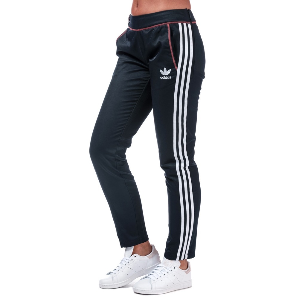 Adidas icon track pants EUC Small